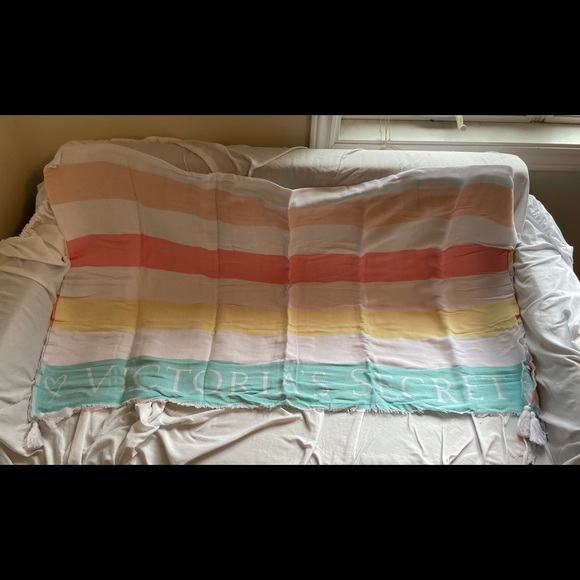 Awesome NWT Victoria Secret Blanket - Picture 2 of 6